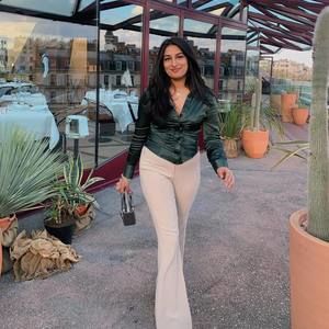 Meet your Posher, Riya